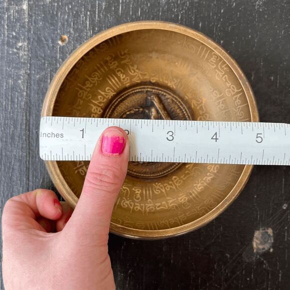 Brass Buddha Singing Bowl with Engraved Sanskrit Mantras 5"x2" 10oz - Picture 7 of 9